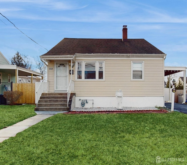 view of front of home featuring a front yard