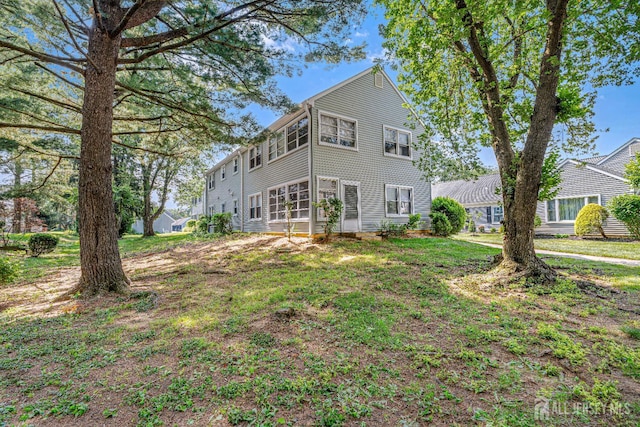 298-B Sharon Way, Monroe, NJ 08831 - rear view of property featuring a yard