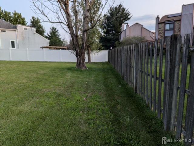 4 La Valencia Rd, Old Bridge, NJ 08857 - view of yard