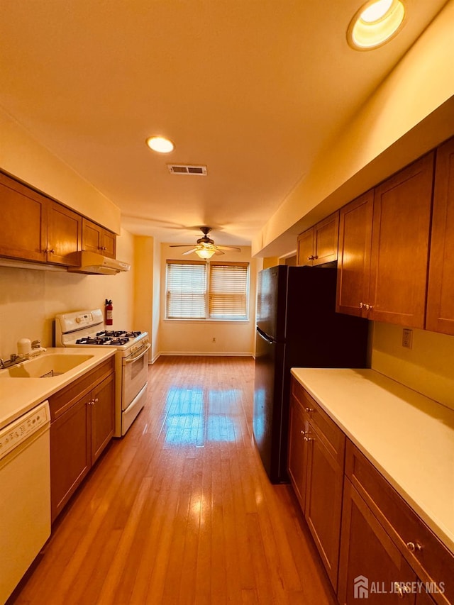 404 Newport Ct, Fords, NJ 08863 - kitchen featuring white appliances, under cabinet range hood, light countertops, a ceiling fan, and recessed lighting
