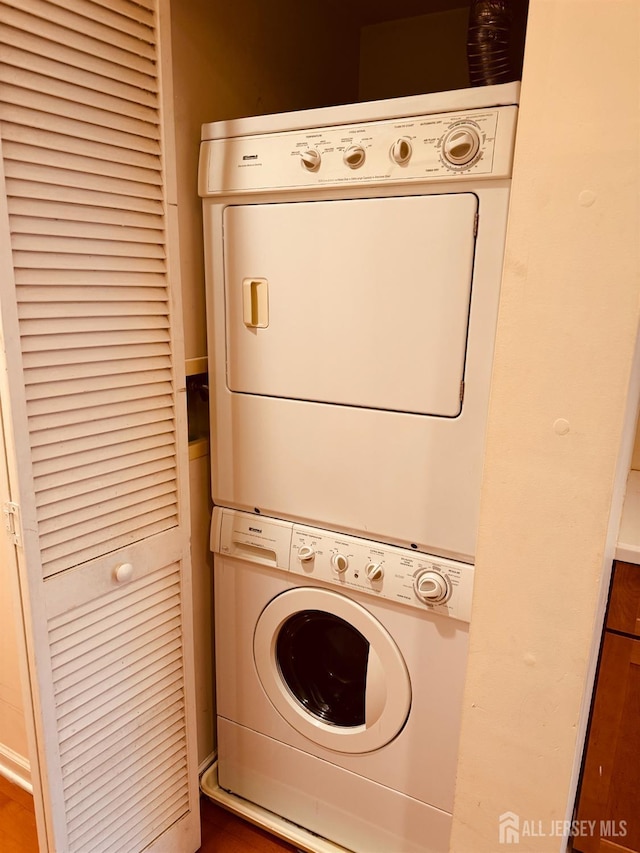 404 Newport Ct, Fords, NJ 08863 - washroom with stacked washing machine and dryer