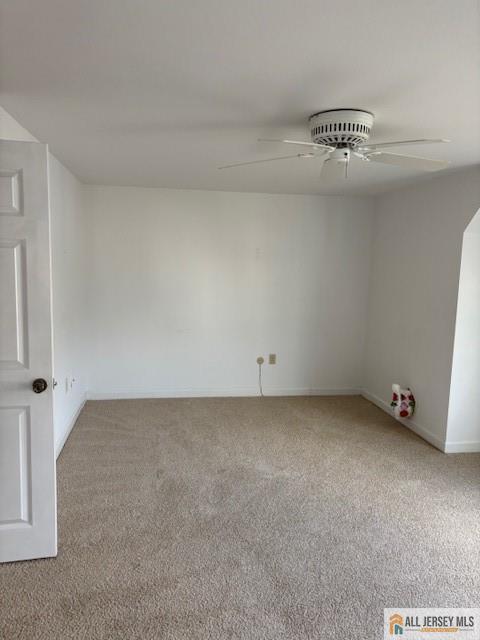 carpeted empty room featuring ceiling fan