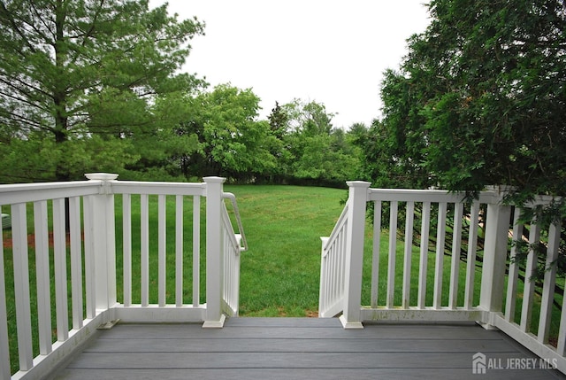 54 Castle Pointe Blvd, Piscataway, NJ 08854 - wooden terrace with a lawn