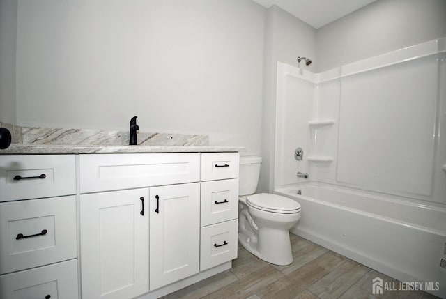 54 Castle Pointe Blvd, Piscataway, NJ 08854 - bathroom featuring wood finished floors, toilet, vanity, and tub / shower combination