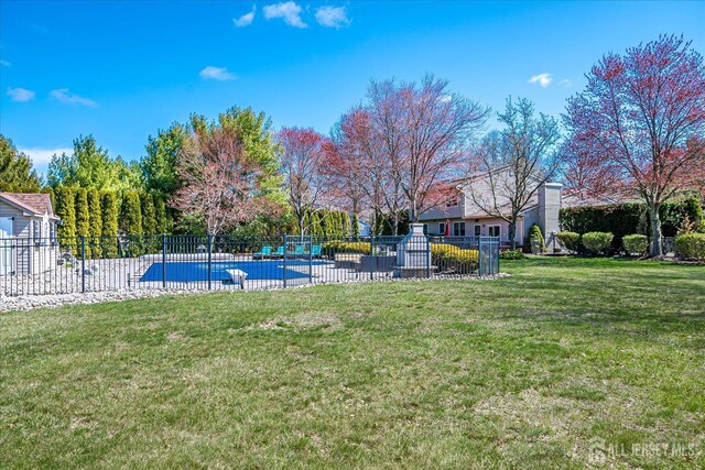 view of yard featuring fence and a fenced in pool