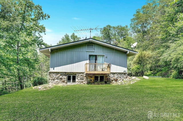34 Stony Brook Rd, Blairstown, NJ 07825 - view of front facade with a front yard and stone siding