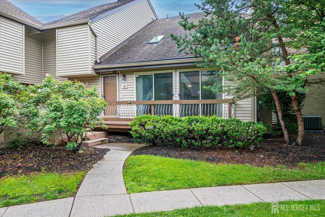 68 Kelly Dr, Edison, NJ 08820 - view of front of property with a shingled roof