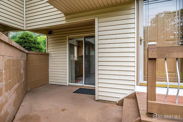 68 Kelly Dr, Edison, NJ 08820 - entrance to property featuring a patio area