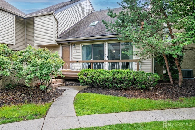 68 Kelly Dr, Edison, NJ 08820 - view of front of property with a shingled roof