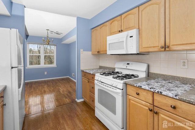 1724 Country Mill Dr, East Windsor, NJ 08512 - kitchen with white appliances, a chandelier, dark wood finished floors, baseboards, and backsplash
