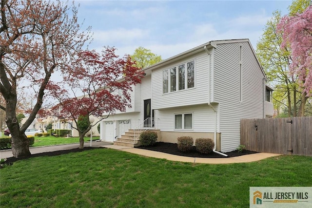 view of front of house with fence and a front yard