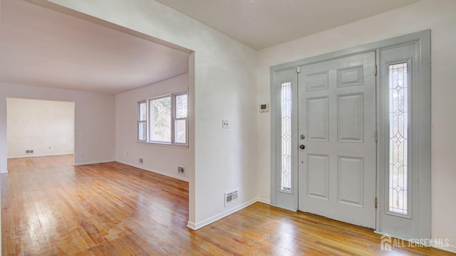 entryway featuring light wood-style flooring, visible vents, and baseboards