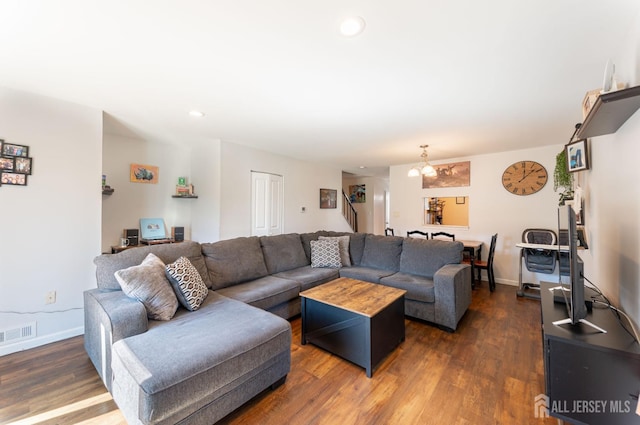 living area featuring recessed lighting, visible vents, dark wood-style flooring, and baseboards