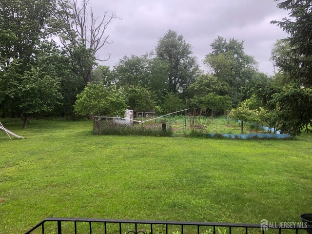 41 Bartha Ave, Edison, NJ 08817 - view of grassy yard