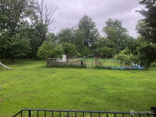 41 Bartha Ave, Edison, NJ 08817 - view of grassy yard