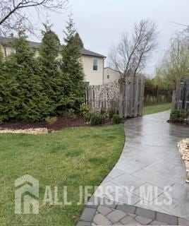 150 School St, Piscataway, NJ 08878 - view of yard