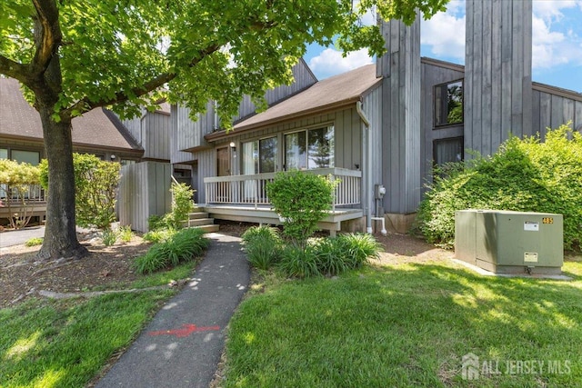 295 Gemini Dr Unit 3D, Hillsborough, NJ 08844 - view of front of house featuring a front yard, a deck, and board and batten siding