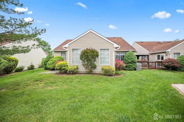 639 Madison Dr Unit C, Monroe, NJ 08831 - back of property featuring a yard