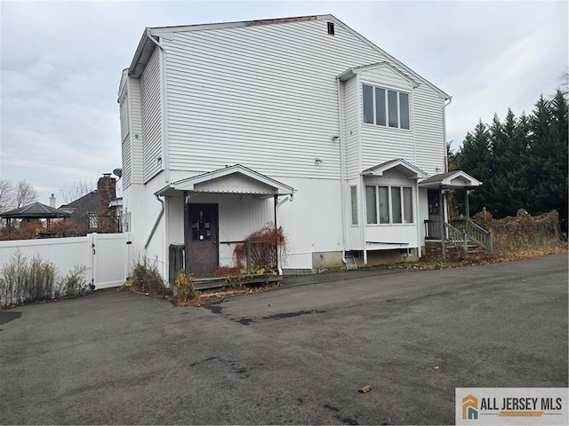 view of front of house with a porch