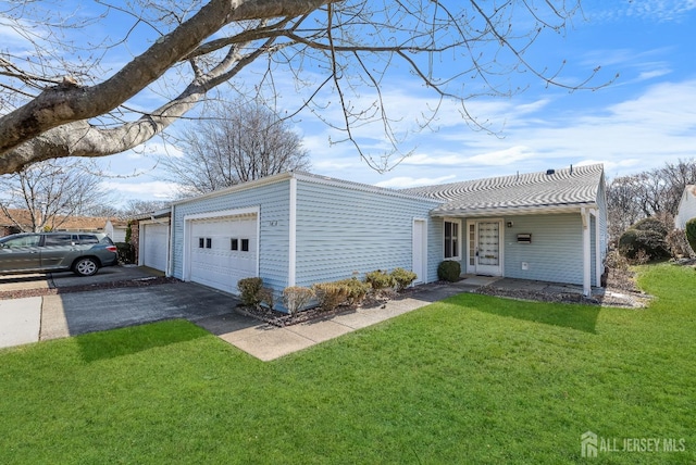 view of front of house featuring driveway, a front yard, and an attached garage