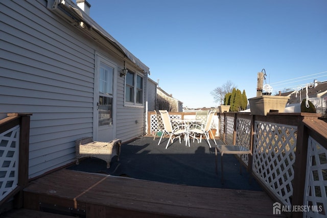 deck featuring outdoor dining space