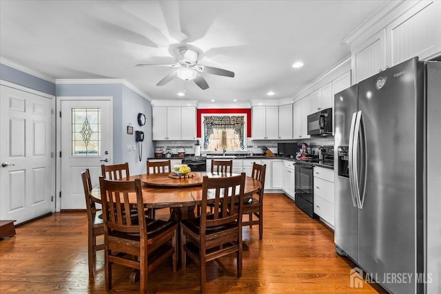 dining room with dark wood-style flooring, ceiling fan, recessed lighting, and ornamental molding