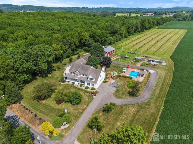 birds eye view of property featuring a rural view