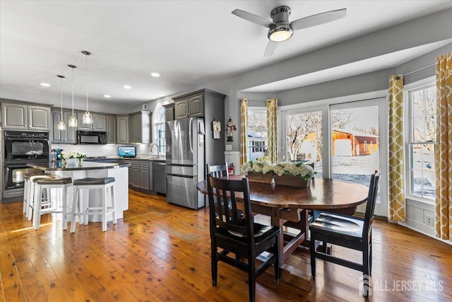 dining space featuring ceiling fan, dark wood-type flooring, and recessed lighting