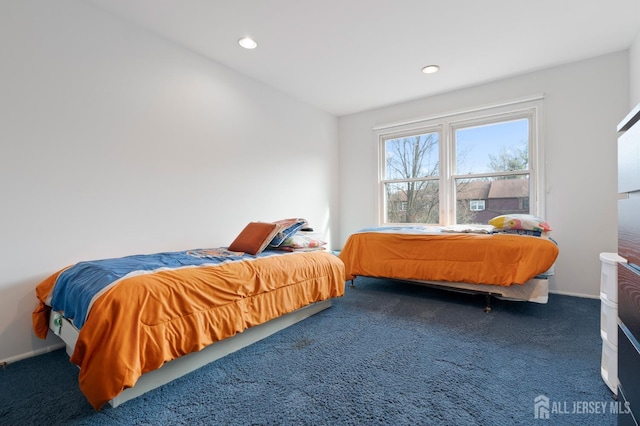 carpeted bedroom featuring recessed lighting and baseboards