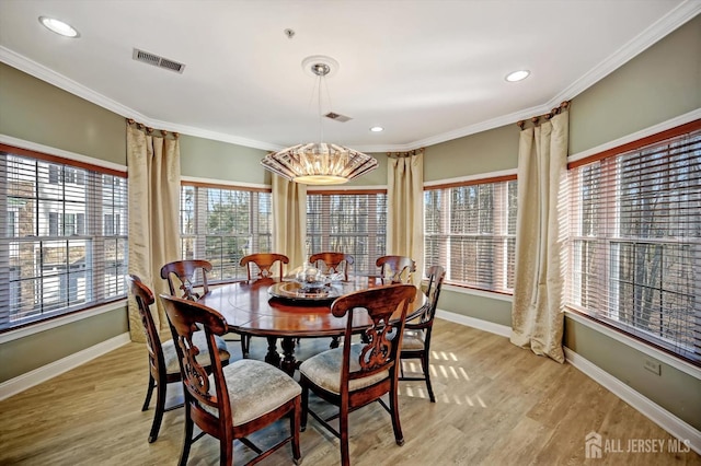 dining room featuring visible vents, crown molding, and baseboards