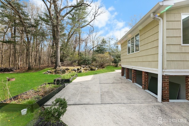 46 Thomas St, Monroe, NJ 08831 - view of grassy yard featuring a patio