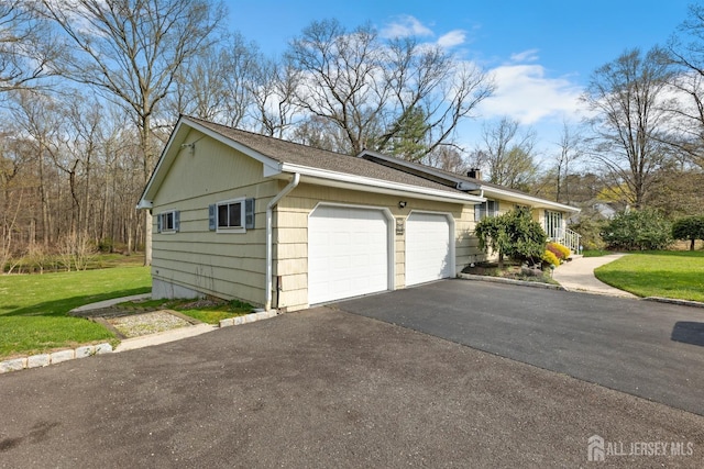 46 Thomas St, Monroe, NJ 08831 - garage featuring driveway