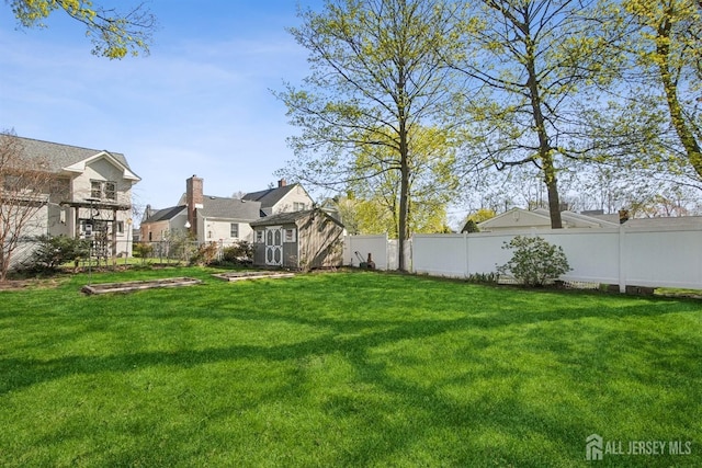 view of yard with a storage shed and an outdoor structure