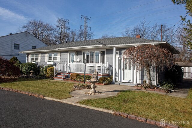 ranch-style home featuring a front yard