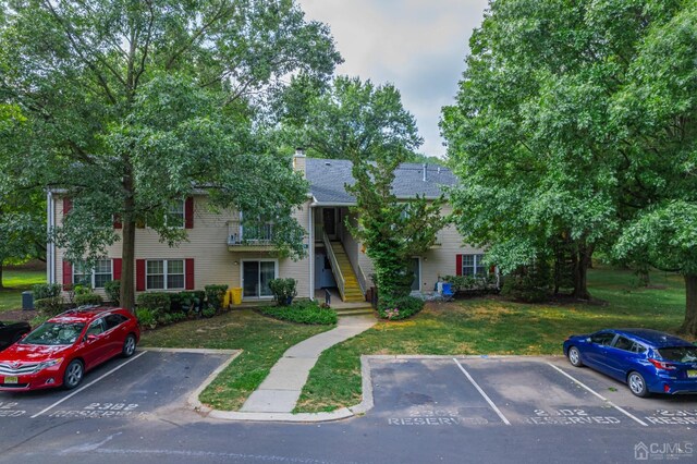 view of front of house with a front yard