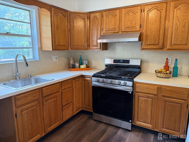 402 N Cranbury Rd Unit 8, East Brunswick, NJ 08816 - kitchen featuring stainless steel gas range oven, under cabinet range hood, light countertops, and dark wood-type flooring