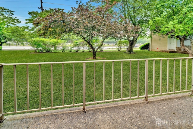 402 N Cranbury Rd Unit 8, East Brunswick, NJ 08816 - view of green lawn