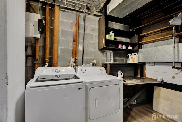186 Hamilton Pl, East Windsor, NJ 08520 - laundry room with washer and clothes dryer