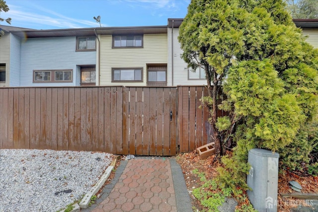 186 Hamilton Pl, East Windsor, NJ 08520 - view of side of property