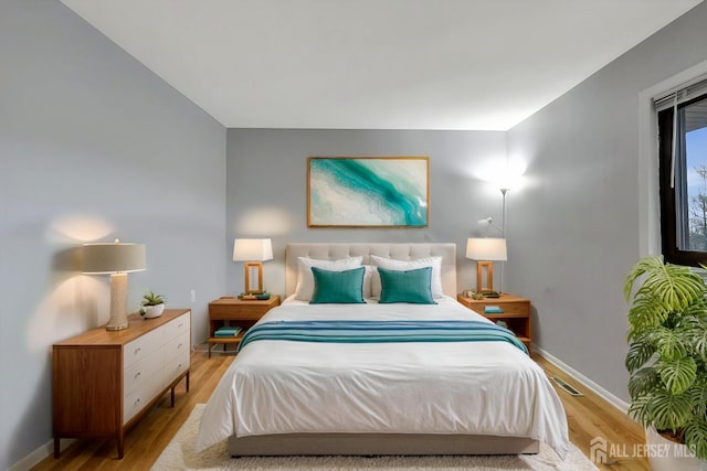 186 Hamilton Pl, East Windsor, NJ 08520 - bedroom with light wood finished floors and baseboards