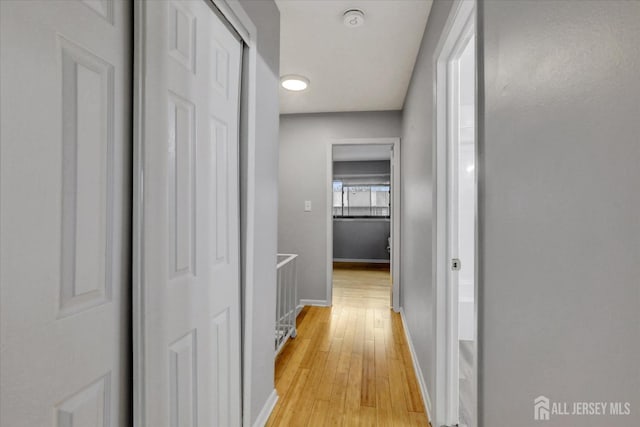 186 Hamilton Pl, East Windsor, NJ 08520 - corridor featuring light wood-type flooring, an upstairs landing, and baseboards