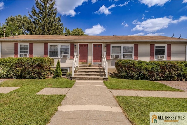 view of front of house featuring a front yard