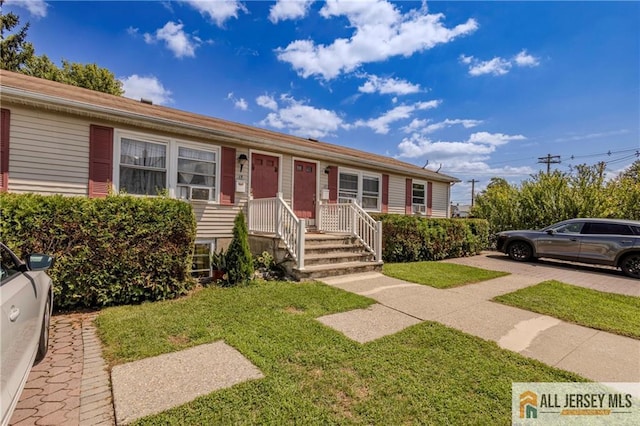 single story home with a front lawn