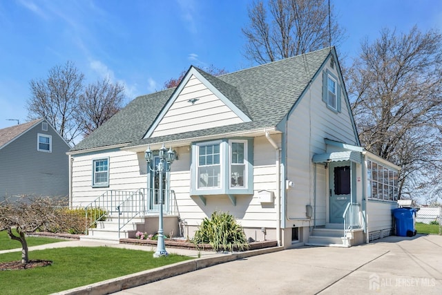 750 Barry Ave, Perth Amboy, NJ 08861 - bungalow-style house with roof with shingles and a front lawn