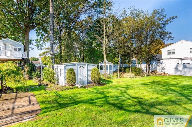 view of yard featuring a storage shed