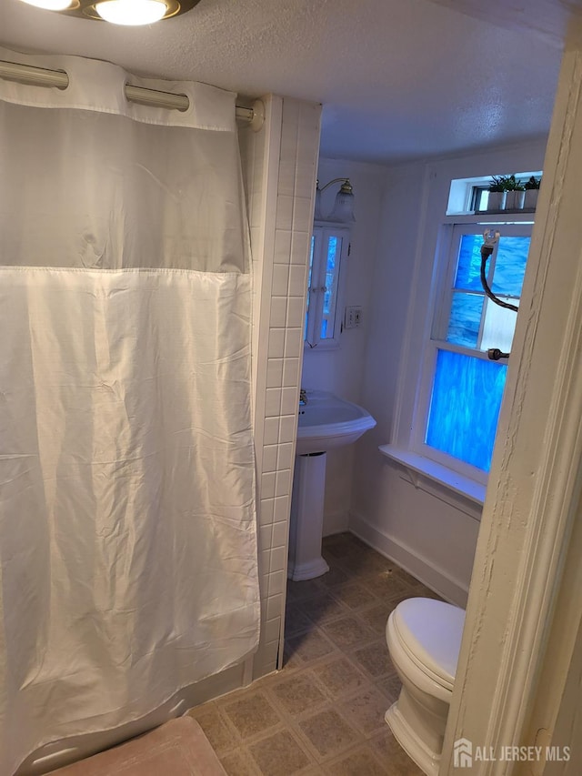 72 High St, Perth Amboy, NJ 08861 - full bathroom featuring a textured ceiling and curtained shower