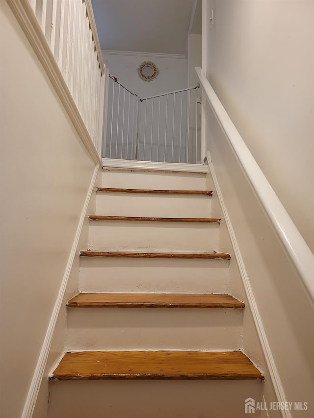 72 High St, Perth Amboy, NJ 08861 - view of stairs