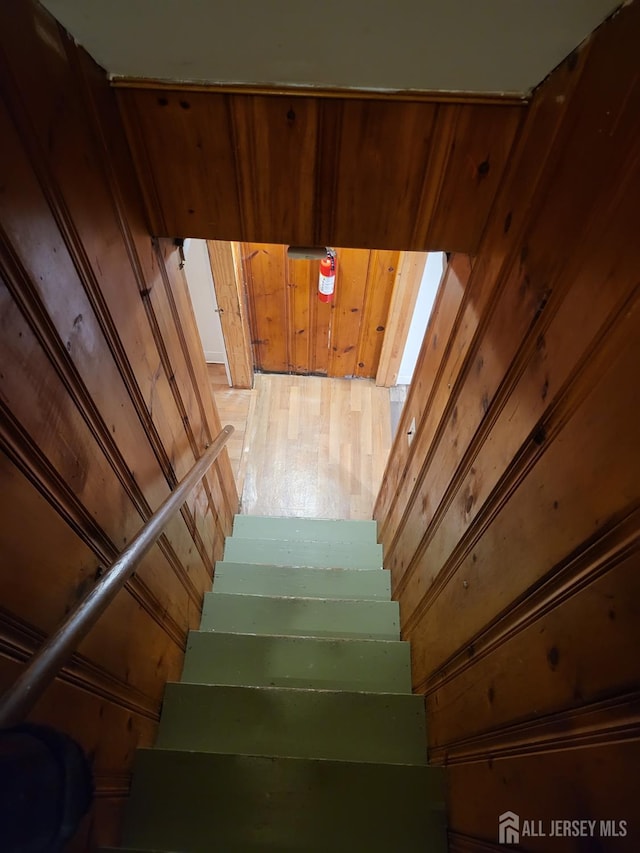 72 High St, Perth Amboy, NJ 08861 - view of staircase