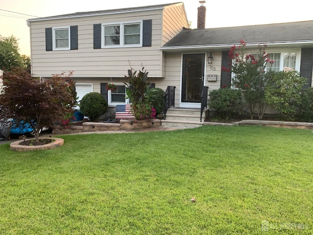 view of front of property featuring a chimney and a front yard