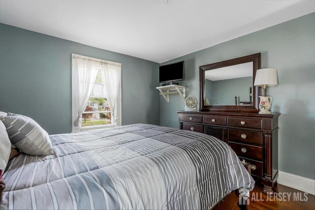 340 Runyon Ave, Middlesex, NJ 08846 - bedroom with wood finished floors and baseboards